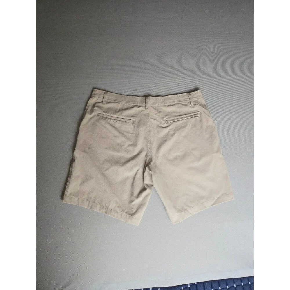 ​32 Degrees Cool Men's Beige Performance Shorts - Size 38 - Excellent Condition
